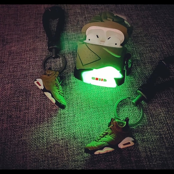 Travis Scott AirPod Pro Case - Picture 5 of 5